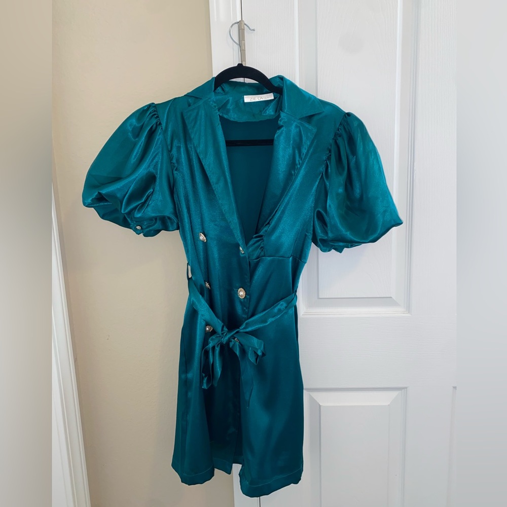Classy Green puffy sleeve mini dress with buttons